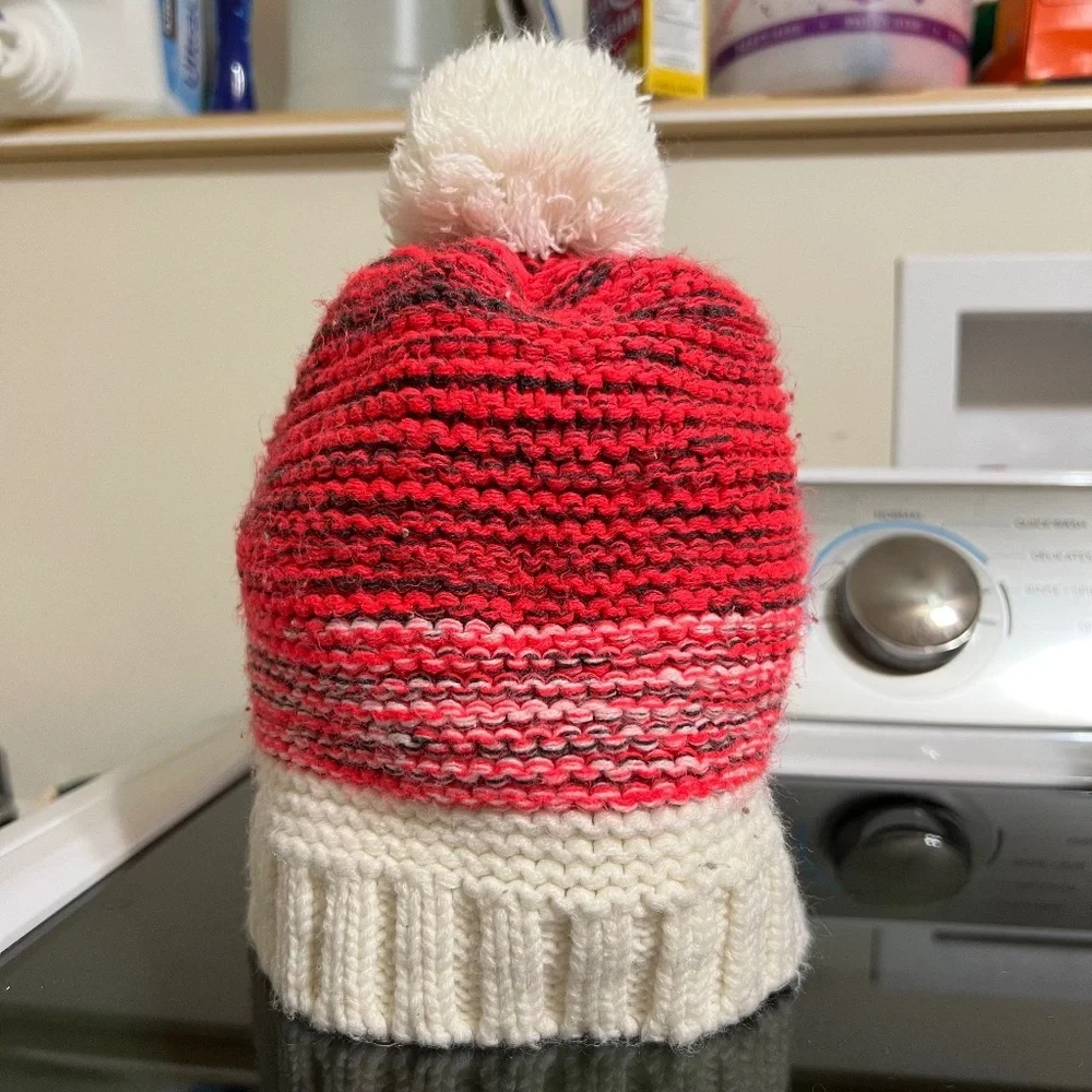Thinsulate fleece lined winter‎ hat with red/pink striped with white pompom